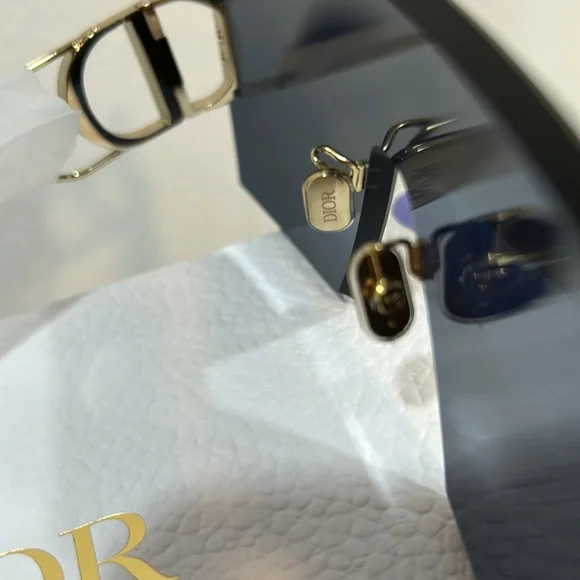 Dior Oversized Sunglasses - Black - Picture 5 of 7